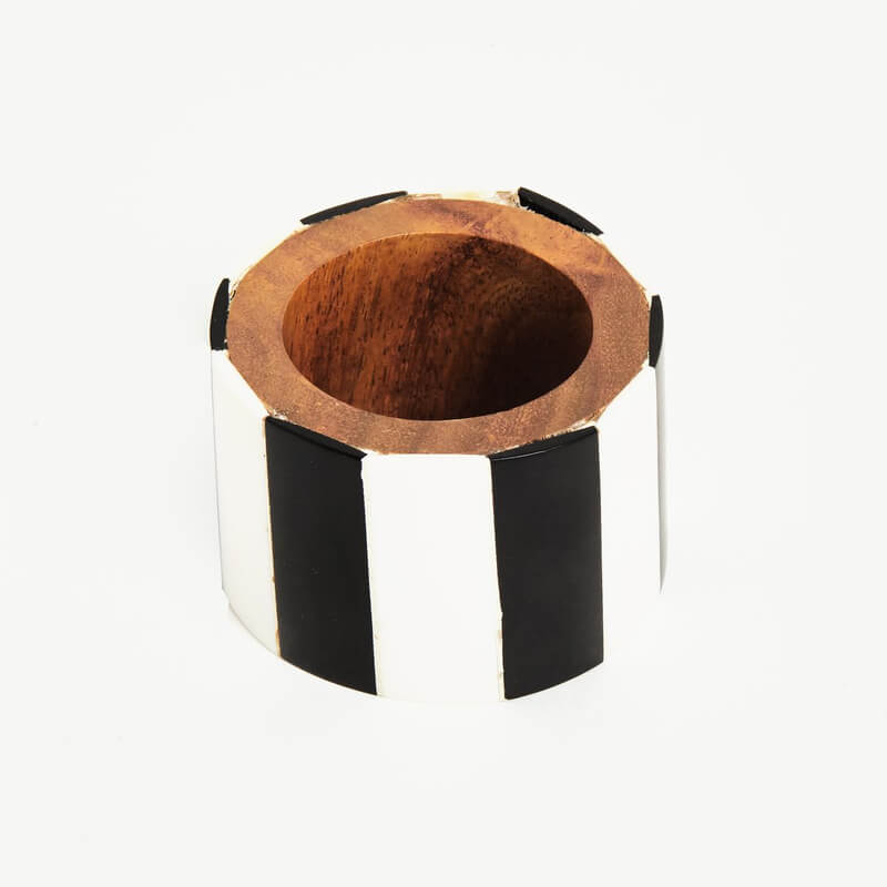 S/4 Black & White Napkin Ring