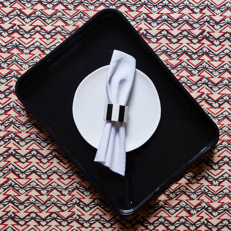 S/4 Black & White Napkin Ring
